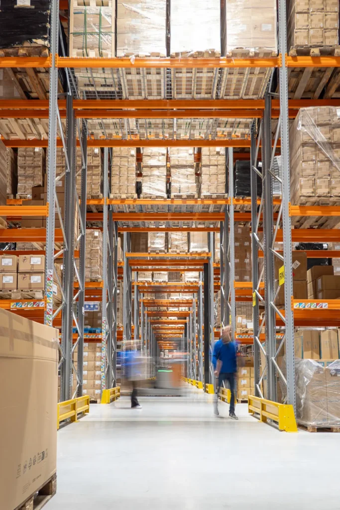 Lange gang van warehouse